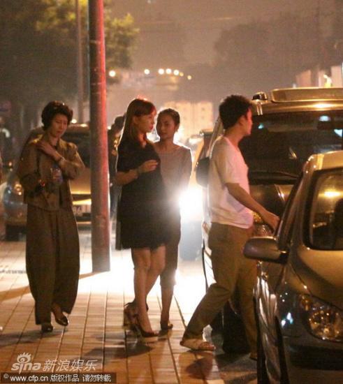 組圖:李小璐約會賈乃亮母親坐鎮(zhèn)戀情升級